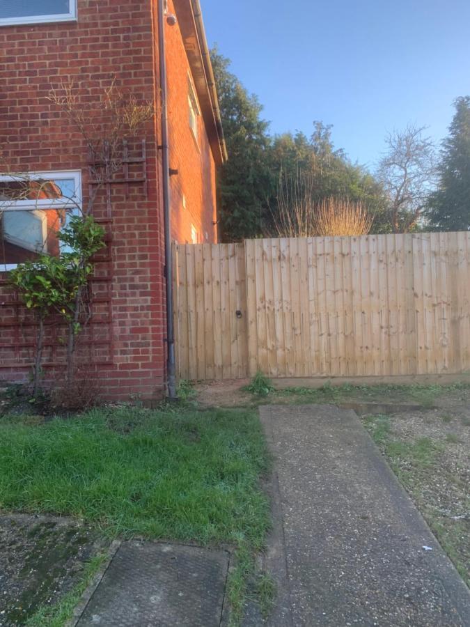 Cosy Room With Private Entrance & Ensuite Reading Exterior foto